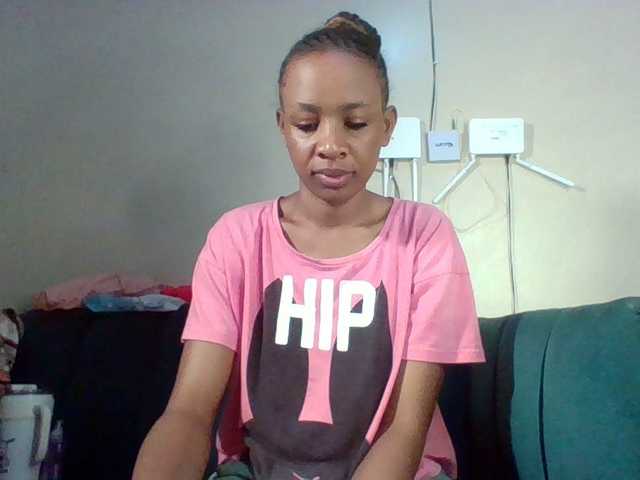 Hottiequeen011's BongaCams show and profile