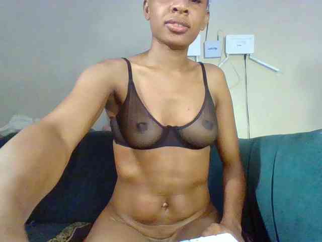 Hottiequeen011 webcam