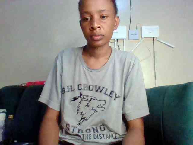 Hottiequeen011 webcam