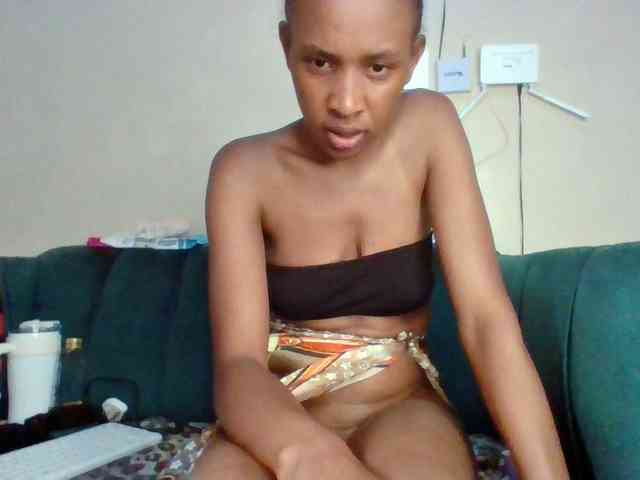 Hottiequeen011 webcam