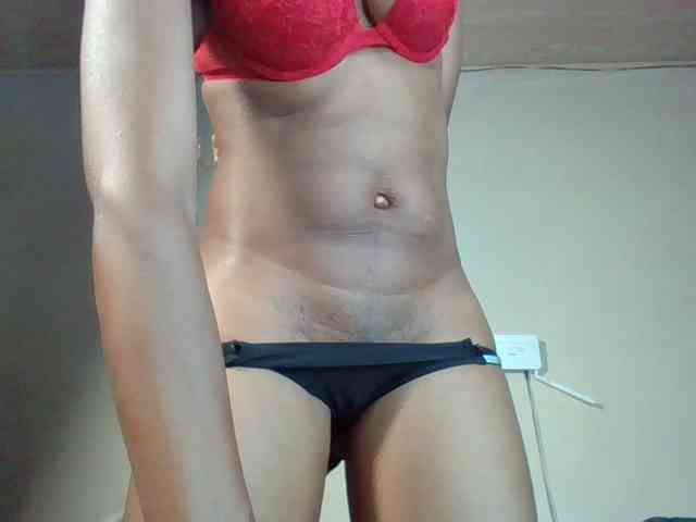 Hottiequeen011 webcam