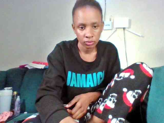 Hottiequeen011 webcam