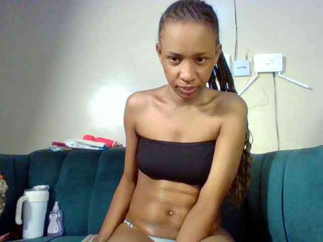 Hottiequeen011 webcam