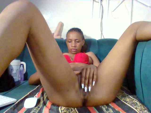 Hottiequeen011 webcam