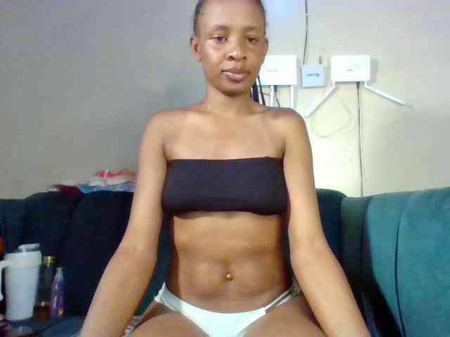 Hottiequeen011 webcam