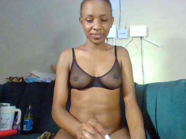 Hottiequeen011 webcam