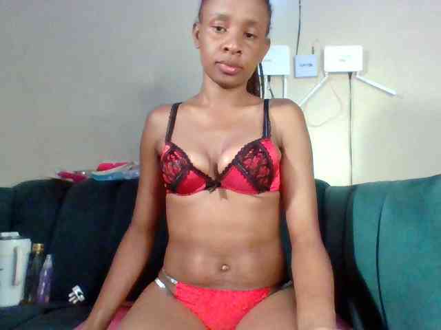 Hottiequeen011 webcam