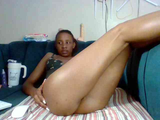 Hottiequeen011 webcam