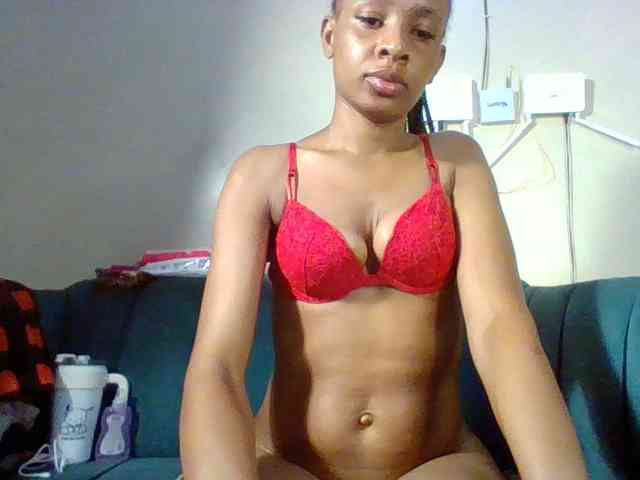 Hottiequeen011 webcam