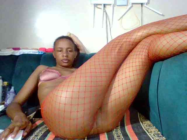 Hottiequeen011 webcam