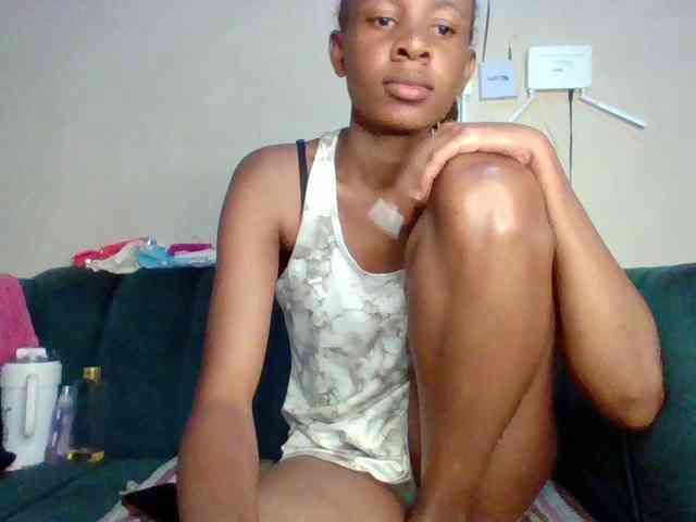 Hottiequeen011 Live Webcam on BongaCams