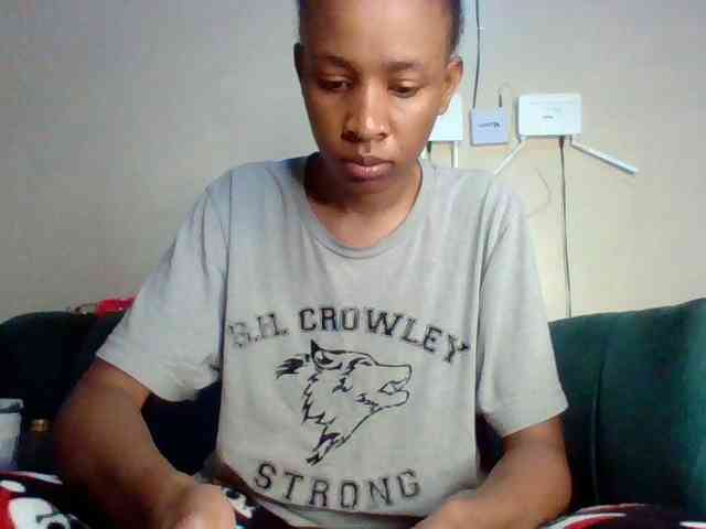 Hottiequeen011 webcam