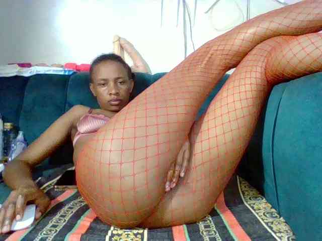 Hottiequeen011 webcam