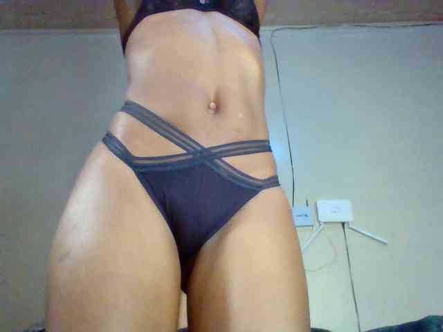 Hottiequeen011 webcam