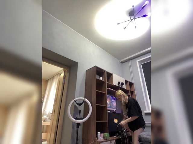 freakfarm's BongaCams show and profile