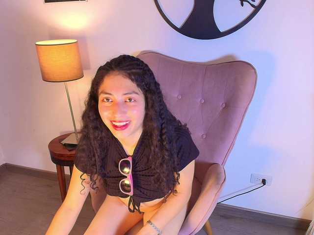 Nia-DAmore's BongaCams show and profile