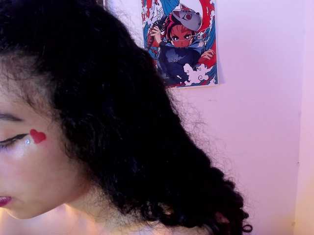 Nia-DAmore live room