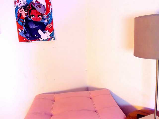 Nia-DAmore live room