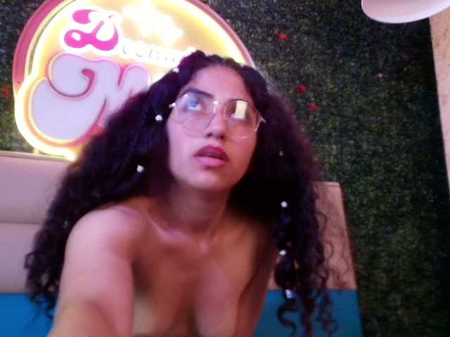 Nia-DAmore's BongaCams show and profile