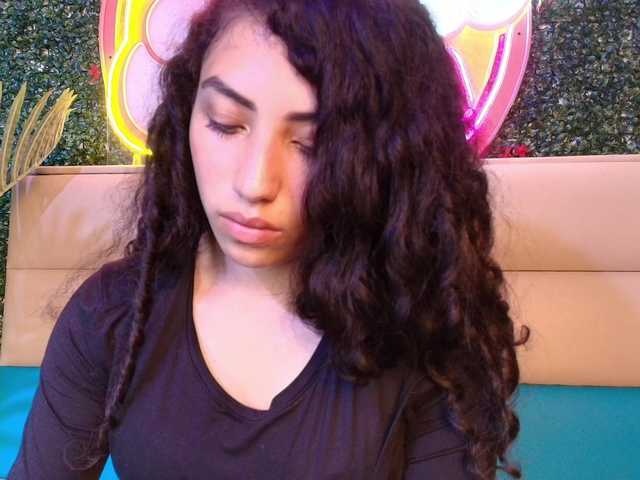 Nia-DAmore's BongaCams show and profile