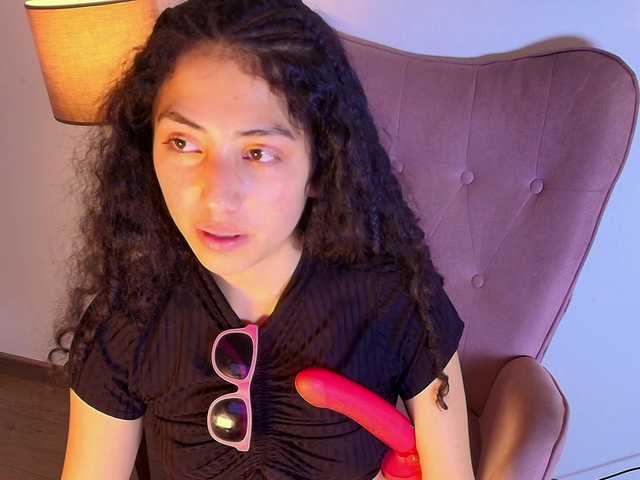 Nia-DAmore's BongaCams show and profile