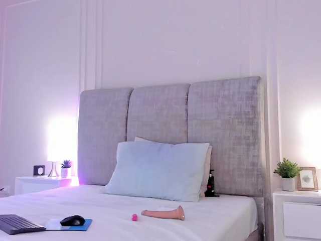 PenelopeSaenz's BongaCams show and profile