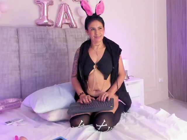 PenelopeSaenz's BongaCams show and profile