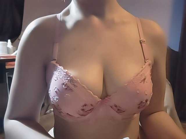 Kitti-'s BongaCams show and profile