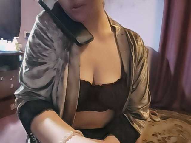 Kitti-'s BongaCams show and profile