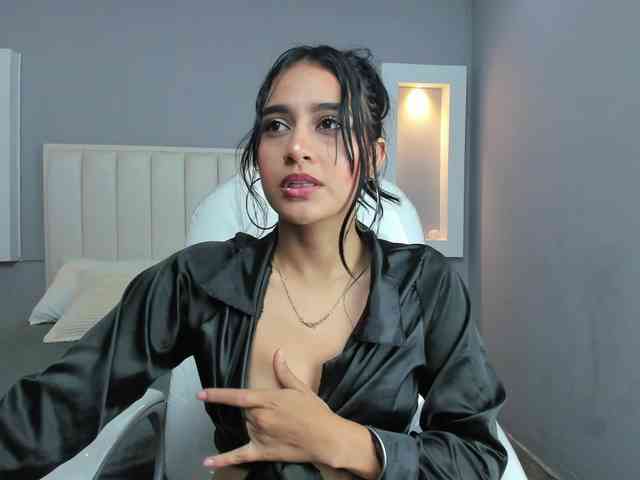 NicolleSweett04 webcam