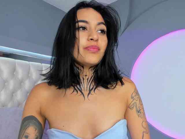 NicolleSweett04 webcam