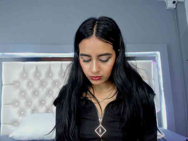 NicolleSweett04 webcam