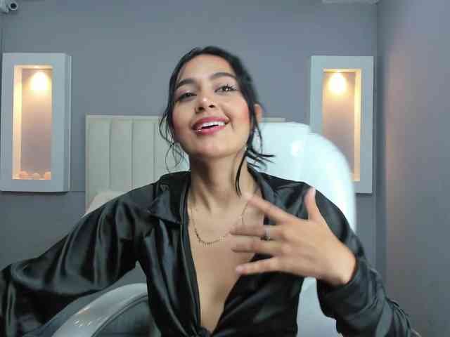 NicolleSweett04 webcam