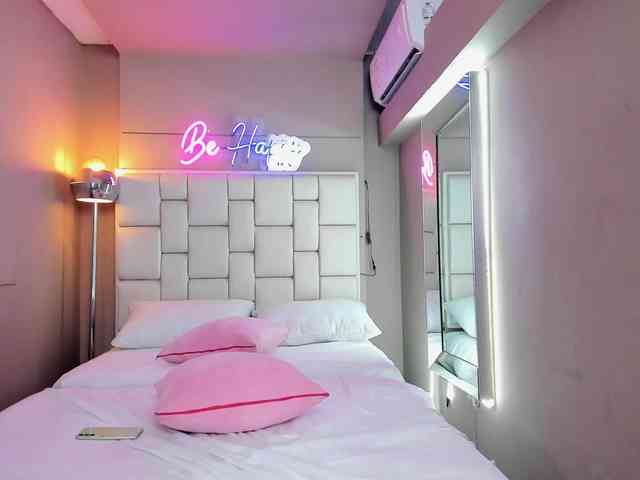 NicolleSweett04 webcam