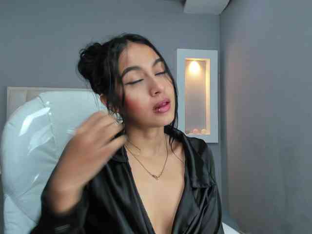 NicolleSweett04 Live Webcam on BongaCams