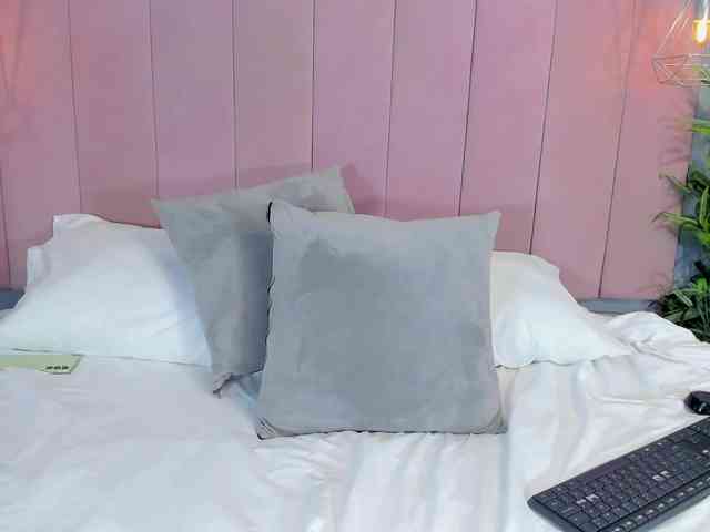 NicolleSweett04 NicolleSweett04