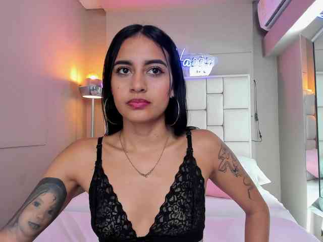 NicolleSweett04 webcam