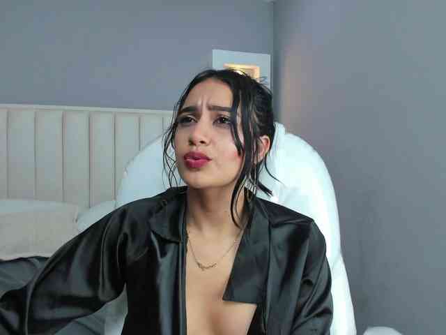 NicolleSweett04 webcam