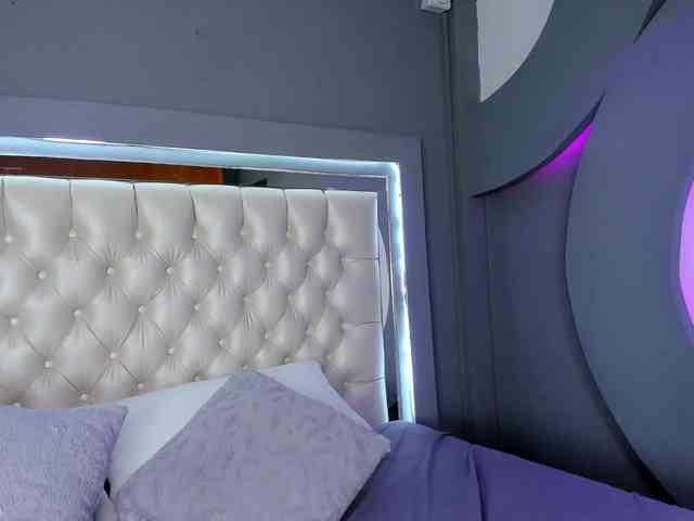 NicolleSweett04 webcam