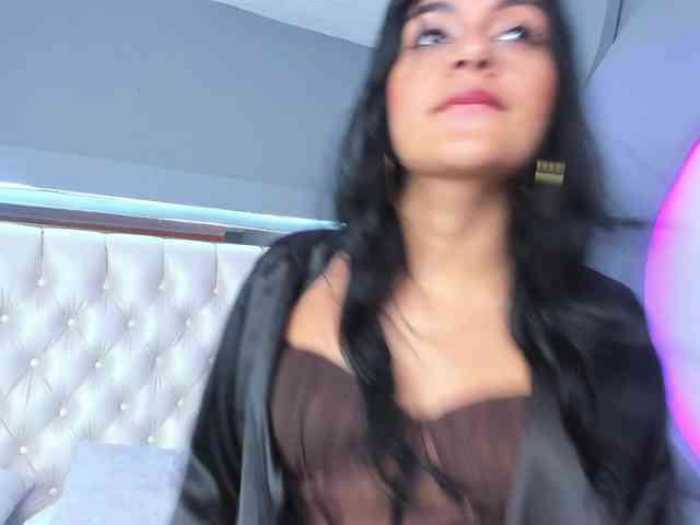 NicolleSweett04 webcam