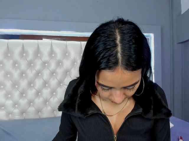 NicolleSweett04 webcam