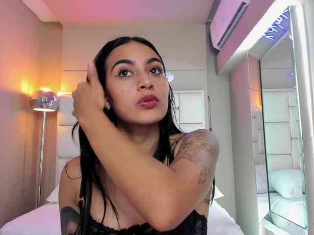 NicolleSweett04 webcam