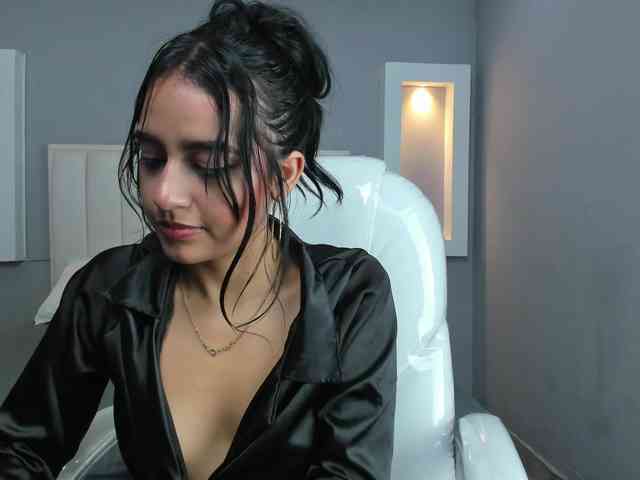 NicolleSweett04 webcam