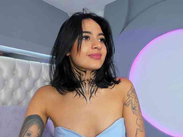 NicolleSweett04 webcam