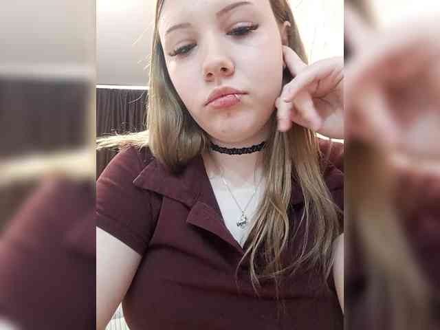 SweetyKittyaa webcam