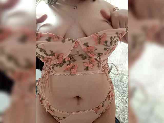 SweetyKittyaa webcam