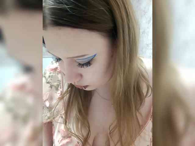 SweetyKittyaa webcam