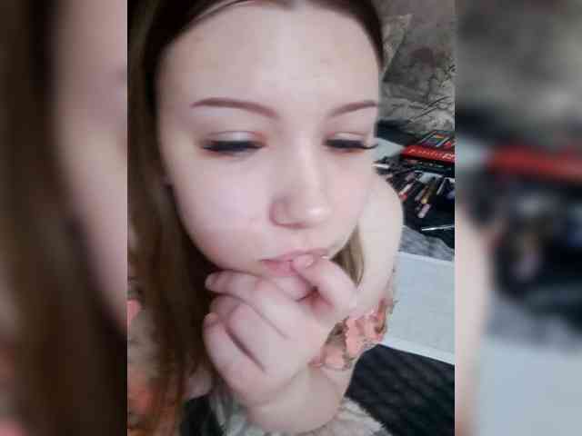 SweetyKittyaa webcam