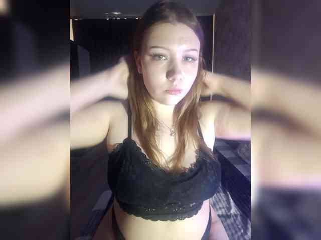 SweetyKittyaa webcam