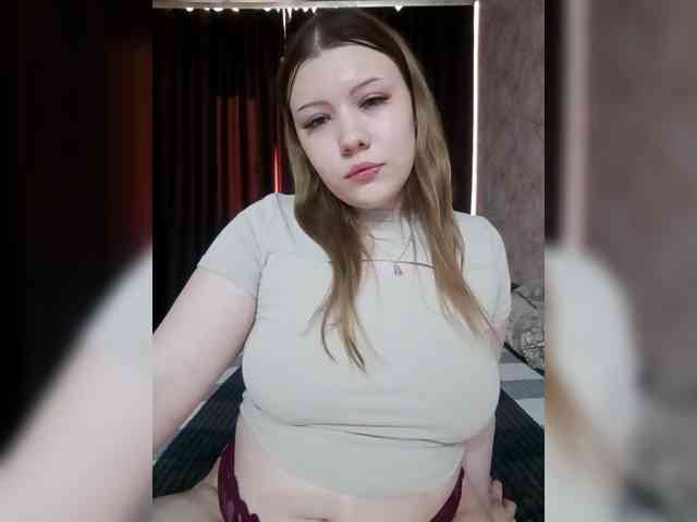 SweetyKittyaa webcam